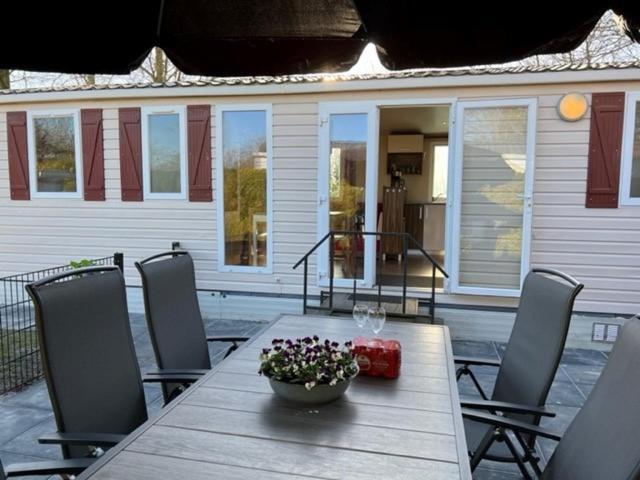 Chalet Kajuit 418 Op 5 Sterren Camping Bergumermeer Hotel Suameer Bagian luar foto